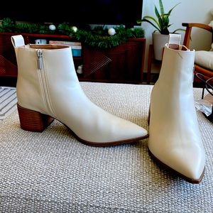 Universal Thread Ivory Pointed Toe Bootie - 8.5 Women